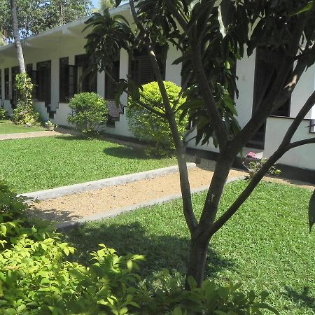 Rainbowswell Beach Resort Unawatuna Esterno foto