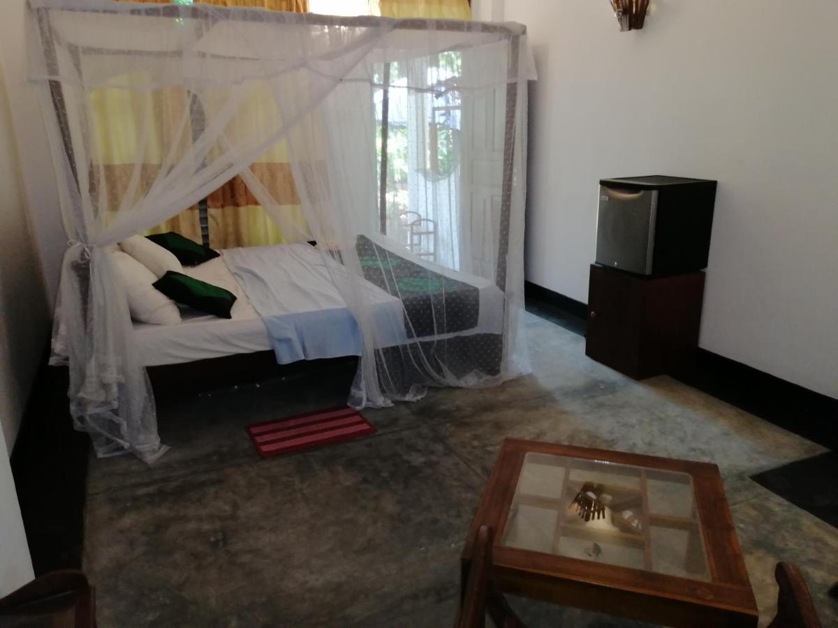 Rainbowswell Beach Resort Unawatuna Esterno foto