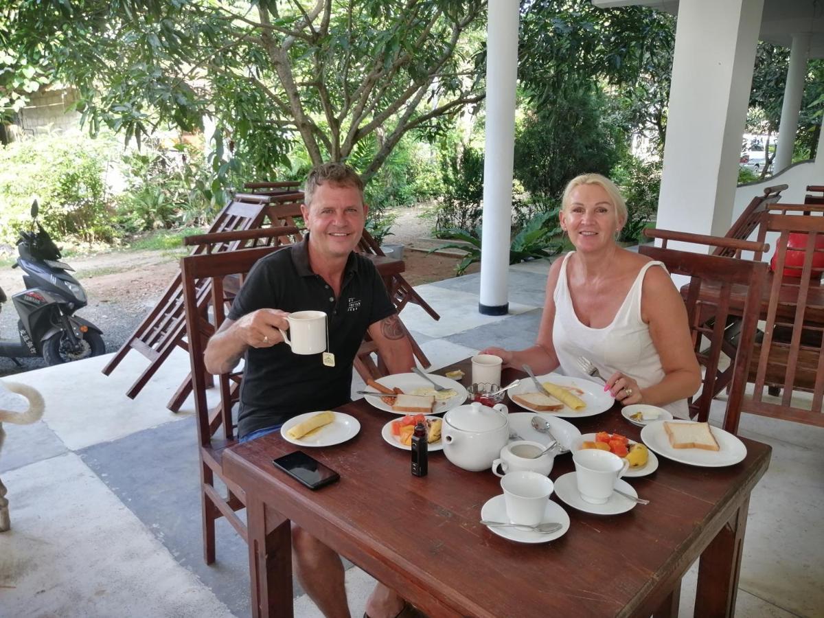 Rainbowswell Beach Resort Unawatuna Esterno foto