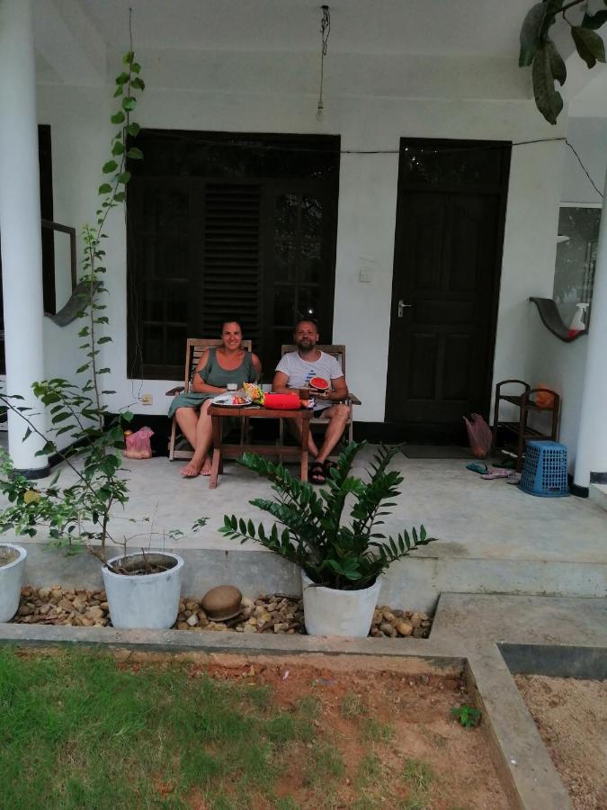 Rainbowswell Beach Resort Unawatuna Esterno foto