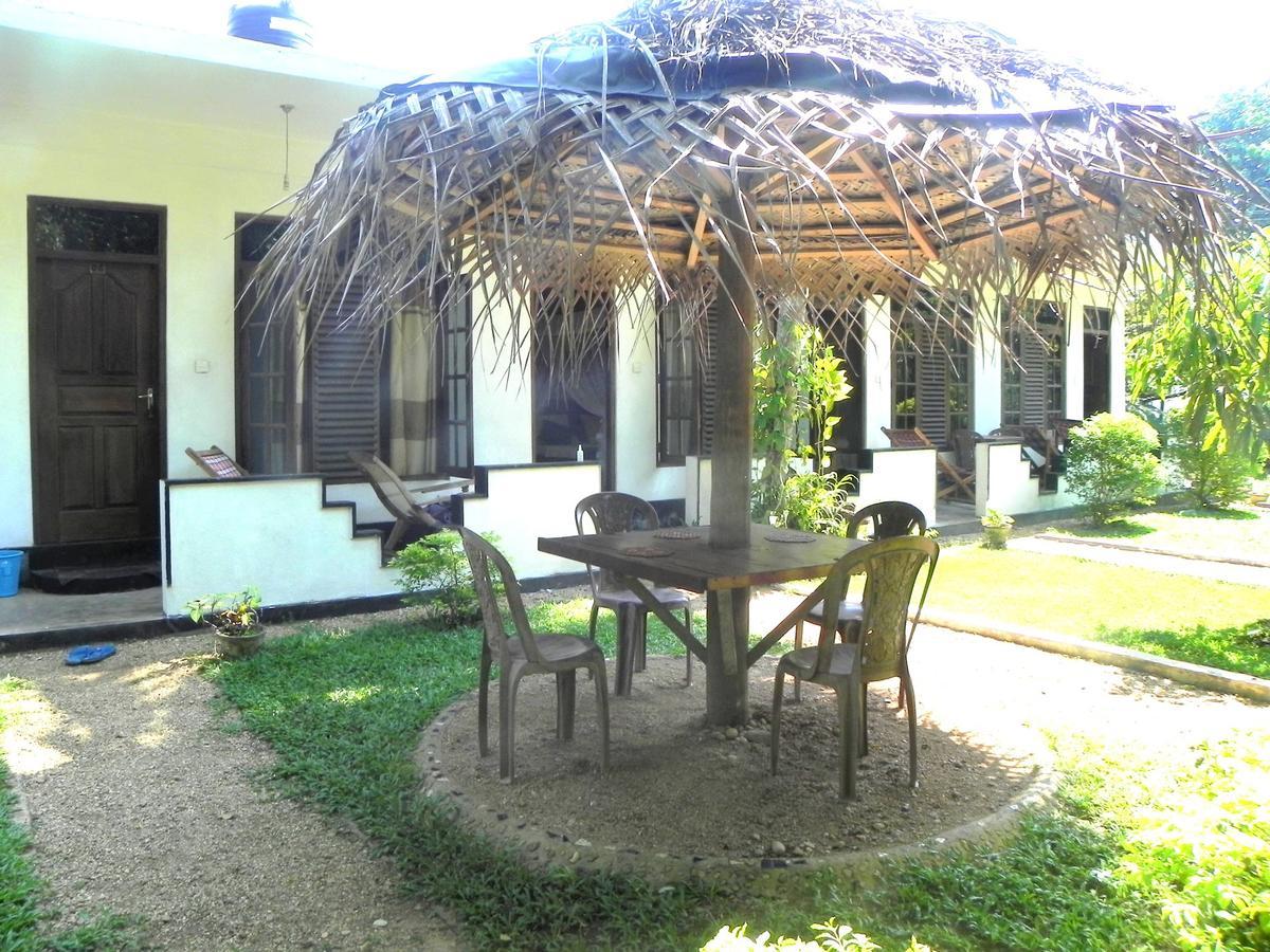 Rainbowswell Beach Resort Unawatuna Esterno foto