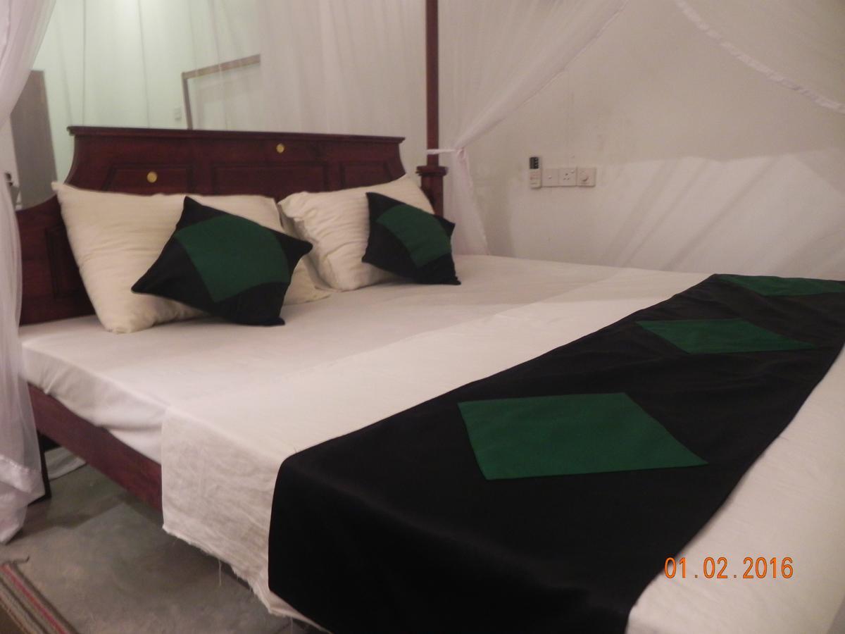 Rainbowswell Beach Resort Unawatuna Esterno foto