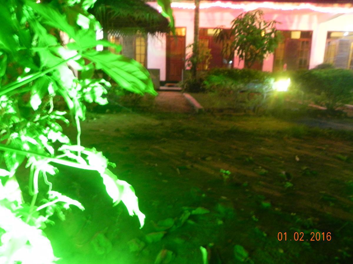 Rainbowswell Beach Resort Unawatuna Esterno foto