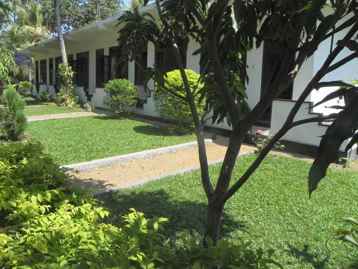 Rainbowswell Beach Resort Unawatuna Esterno foto