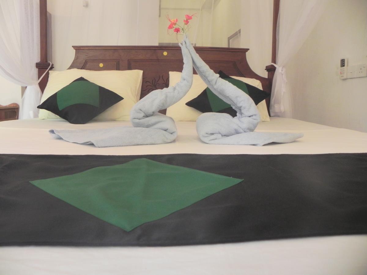 Rainbowswell Beach Resort Unawatuna Esterno foto