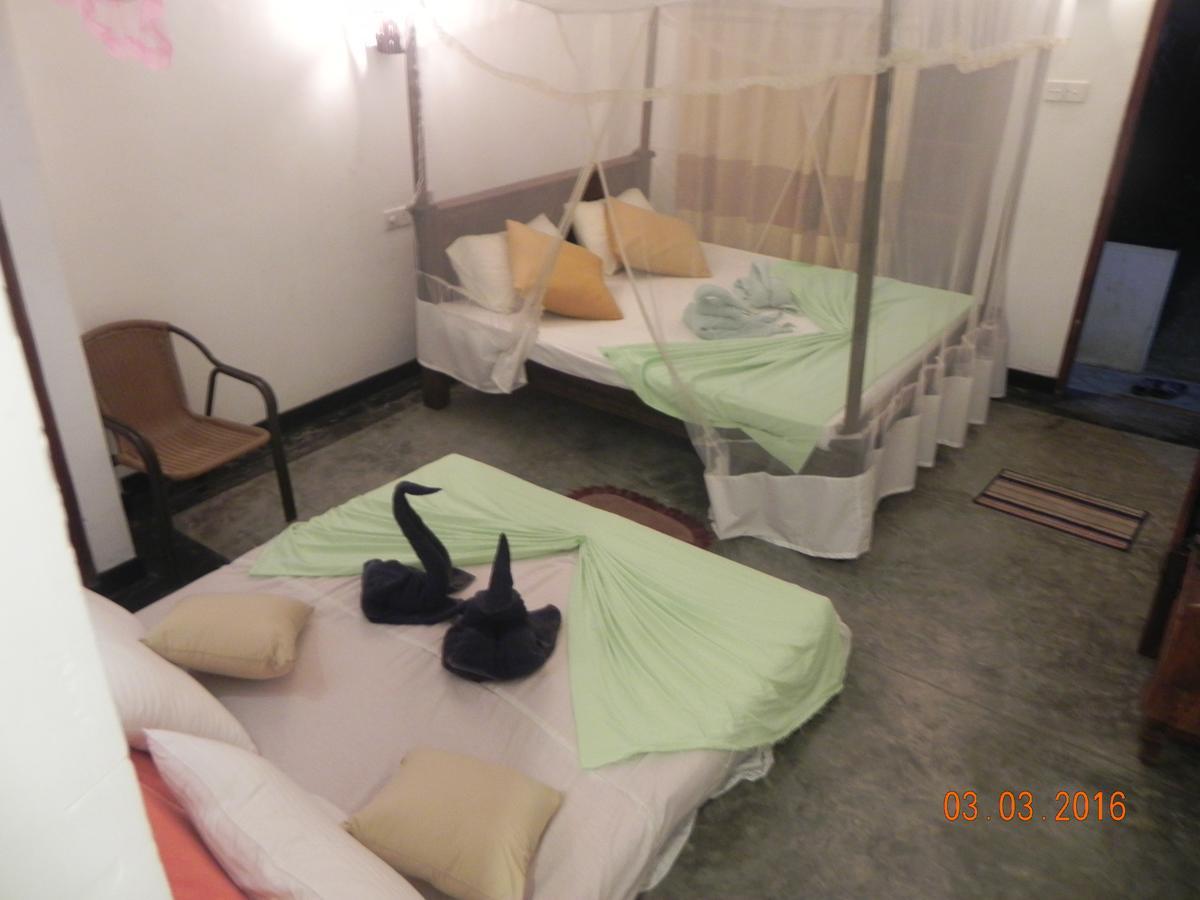 Rainbowswell Beach Resort Unawatuna Esterno foto