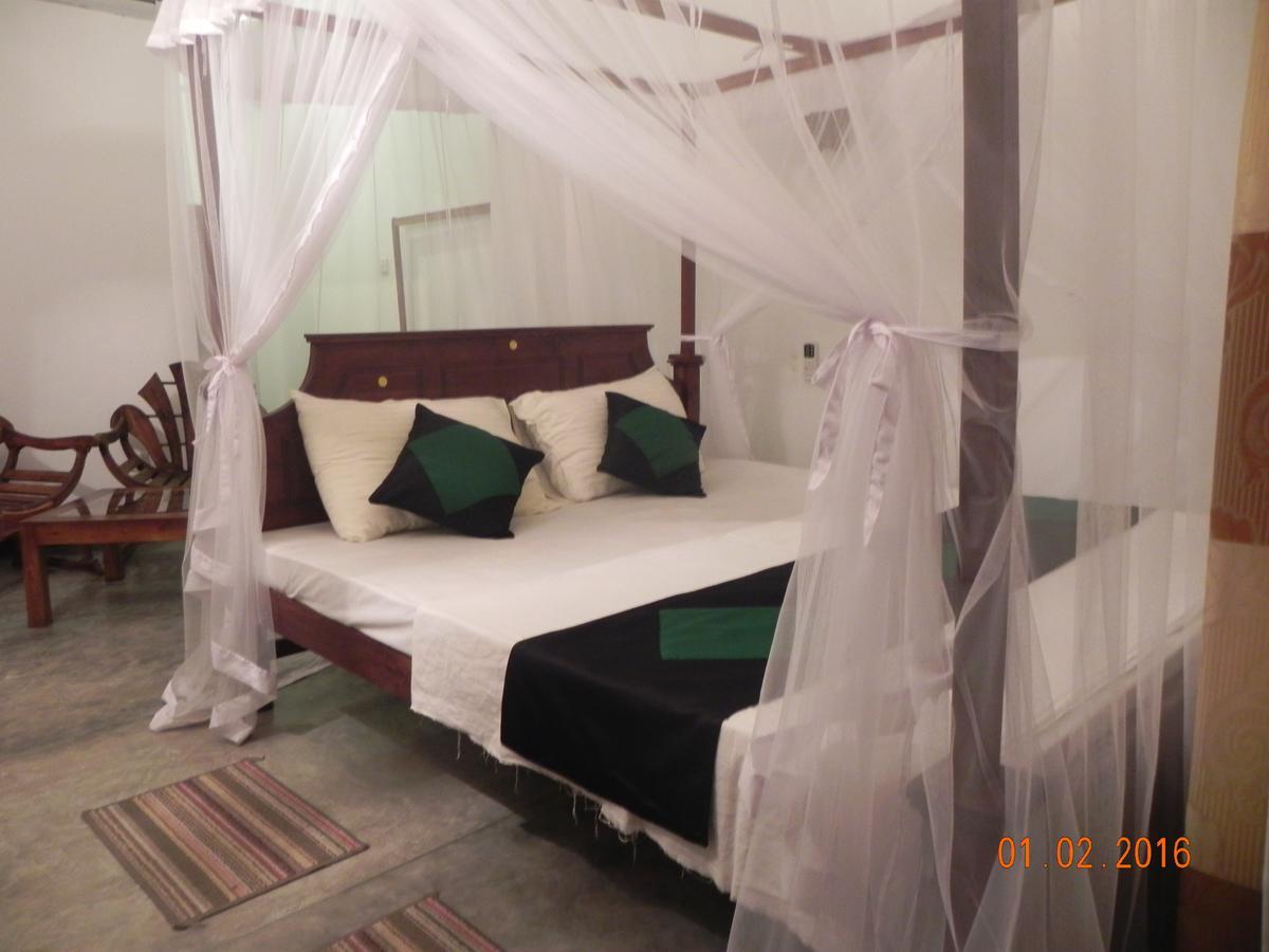 Rainbowswell Beach Resort Unawatuna Esterno foto