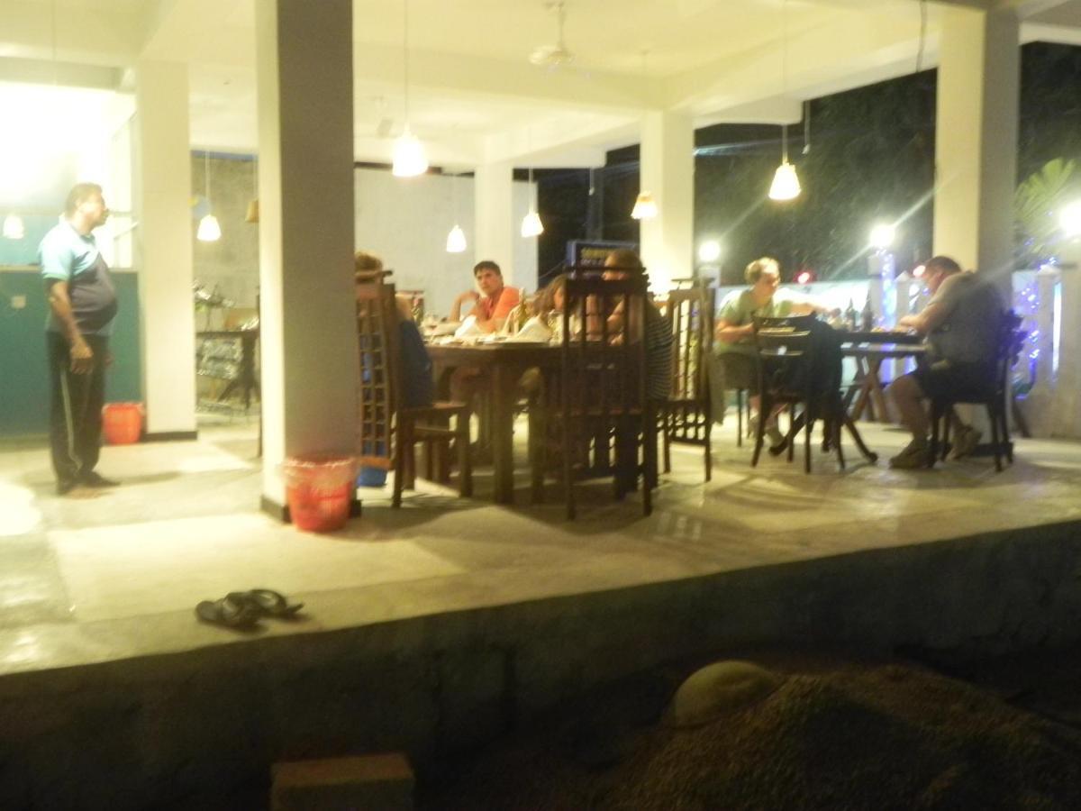 Rainbowswell Beach Resort Unawatuna Esterno foto