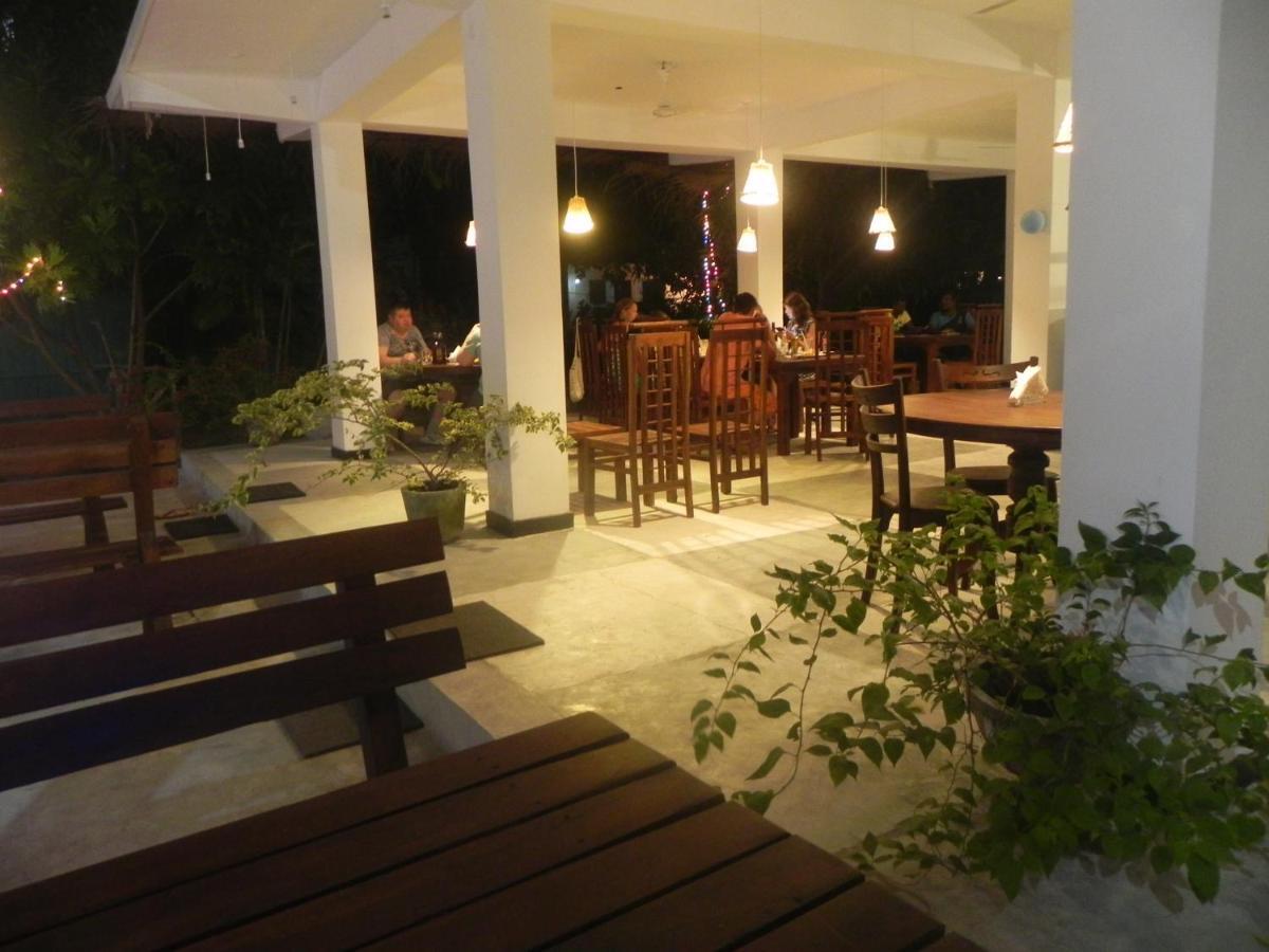 Rainbowswell Beach Resort Unawatuna Esterno foto